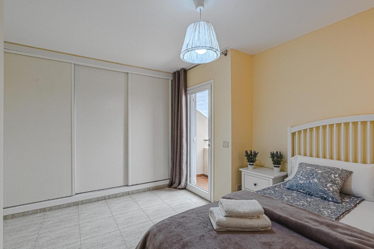 Yellow 3 Bedroom Large Apartment For 10 Guests Costa Adeje  Exterior photo