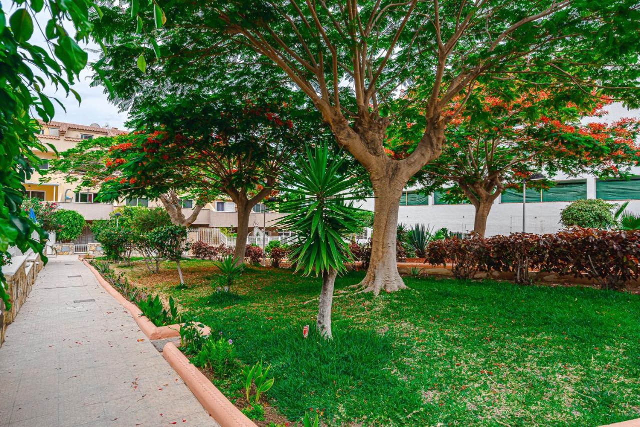 Yellow 3 Bedroom Large Apartment For 10 Guests Costa Adeje  Exterior photo