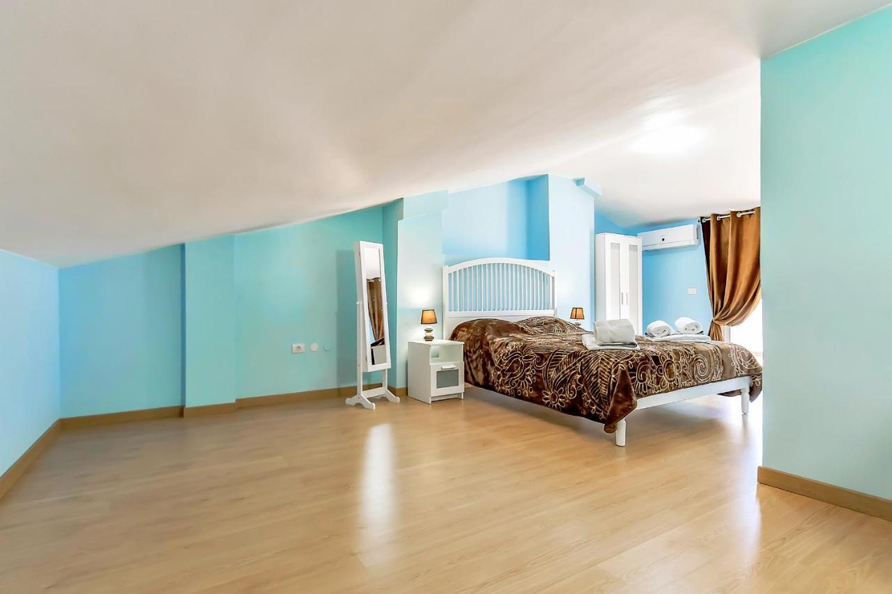 Yellow 3 Bedroom Large Apartment For 10 Guests Costa Adeje  Exterior photo