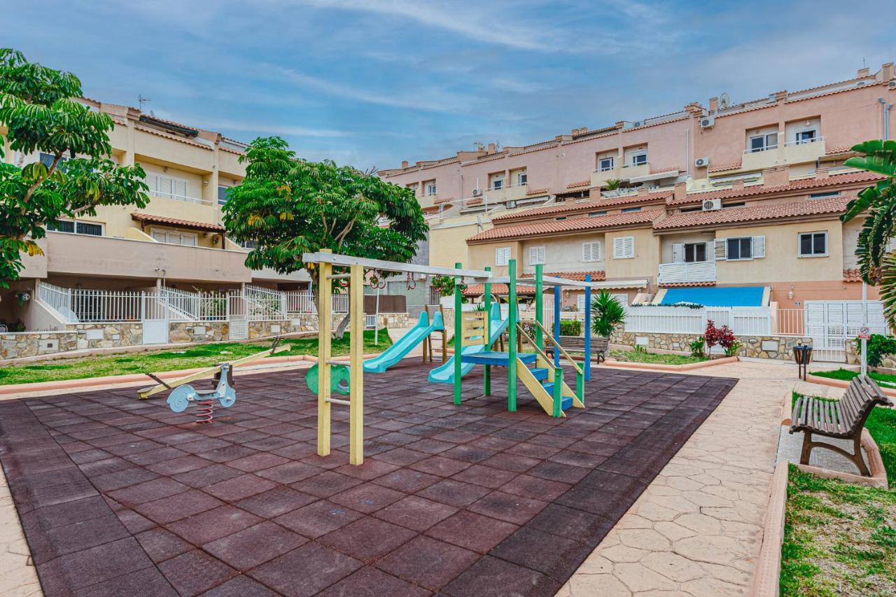 Yellow 3 Bedroom Large Apartment For 10 Guests Costa Adeje  Exterior photo